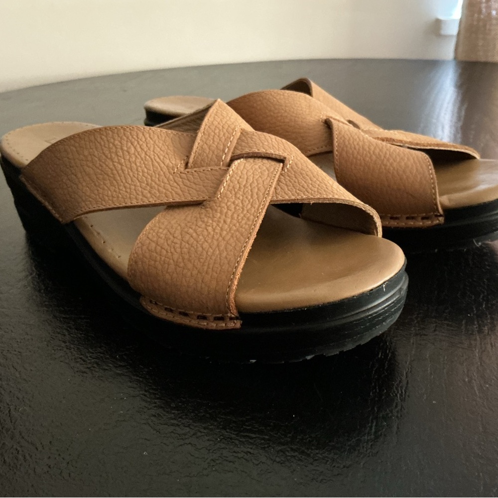 LLBEAN Leather Sandals - Picture 2 of 15